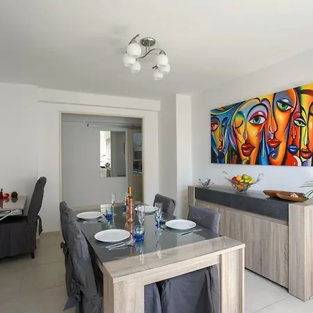 Spacious 2 Bedroom Near City Centre - Dodo Et Tartine Apartment *