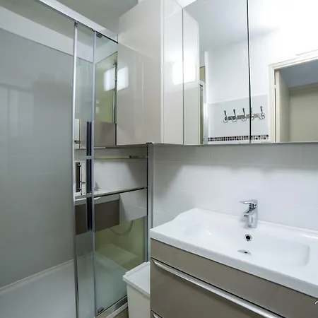 Spacious 2 Bedroom Near City Centre - Dodo Et Tartine Apartman *