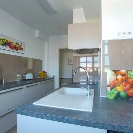 Spacious 2 Bedroom Near City Centre - Dodo Et Tartine Apartamento