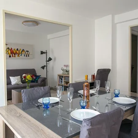 Spacious 2 Bedroom Near City Centre - Dodo Et Tartine Tolón